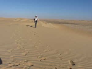 egypte-desert-blanc-erg-de-karaween-decembre-2010-debut-du-treck-428